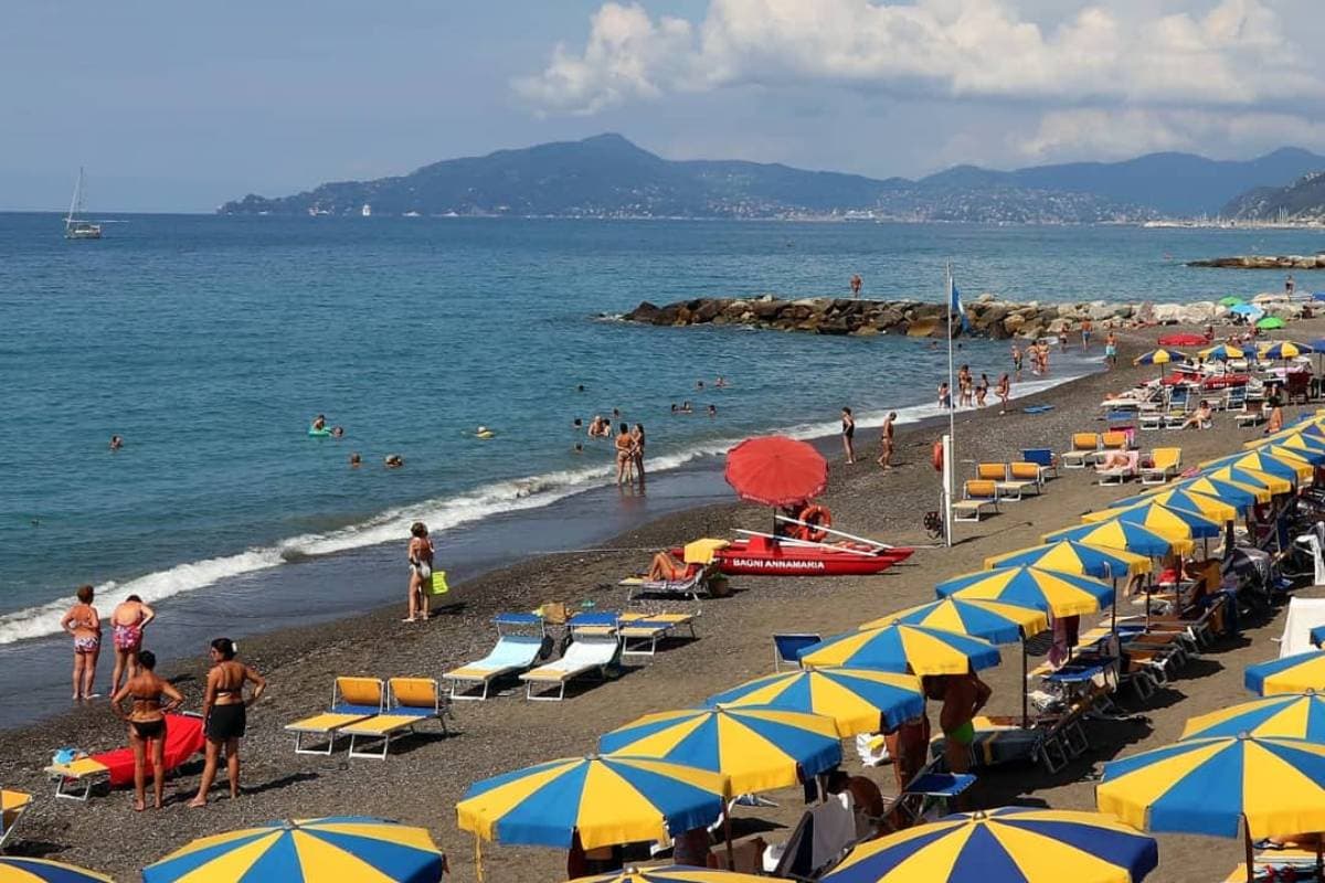 Soggiorna nei migliori stabilimenti balneari delle Cinque Terre