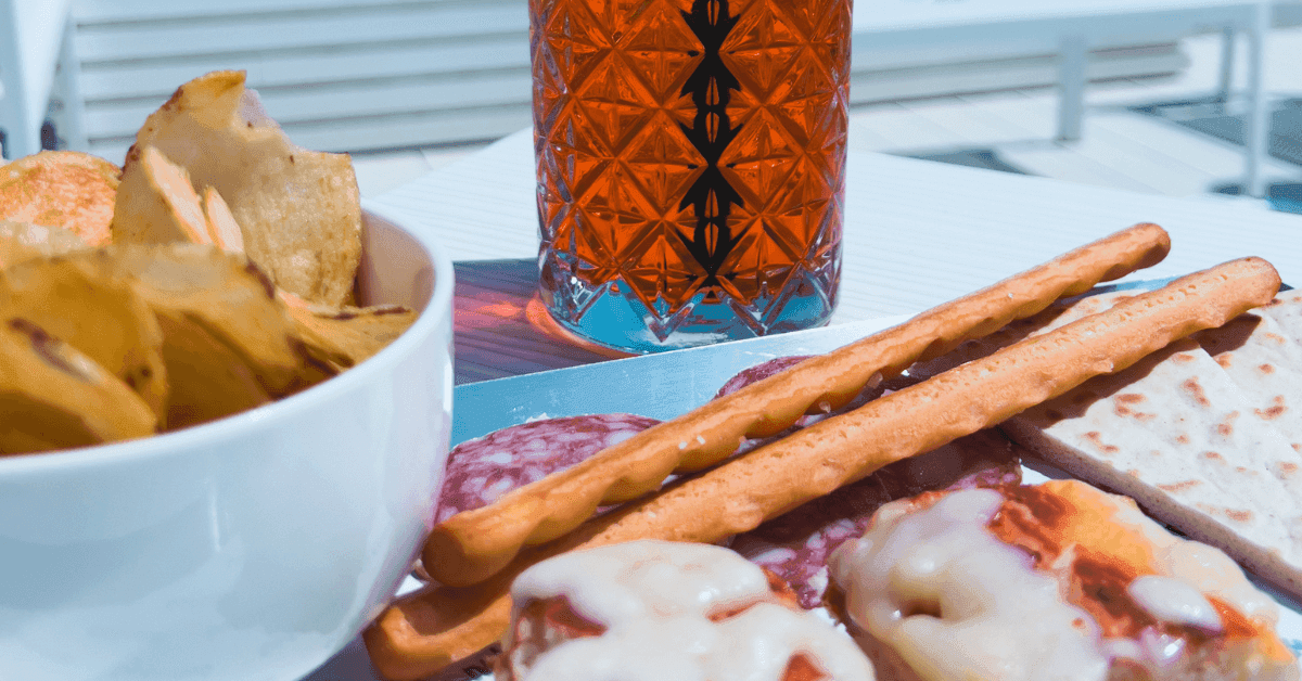 5 abbinamenti perfetti per l'aperitivo nel bar della tua spiaggia