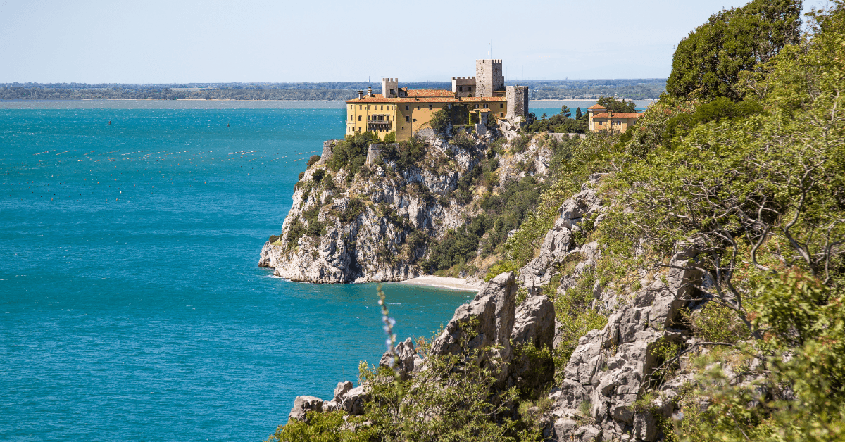 Costa dei Barbari 2026: Guida alla Spiaggia Naturista di Duino