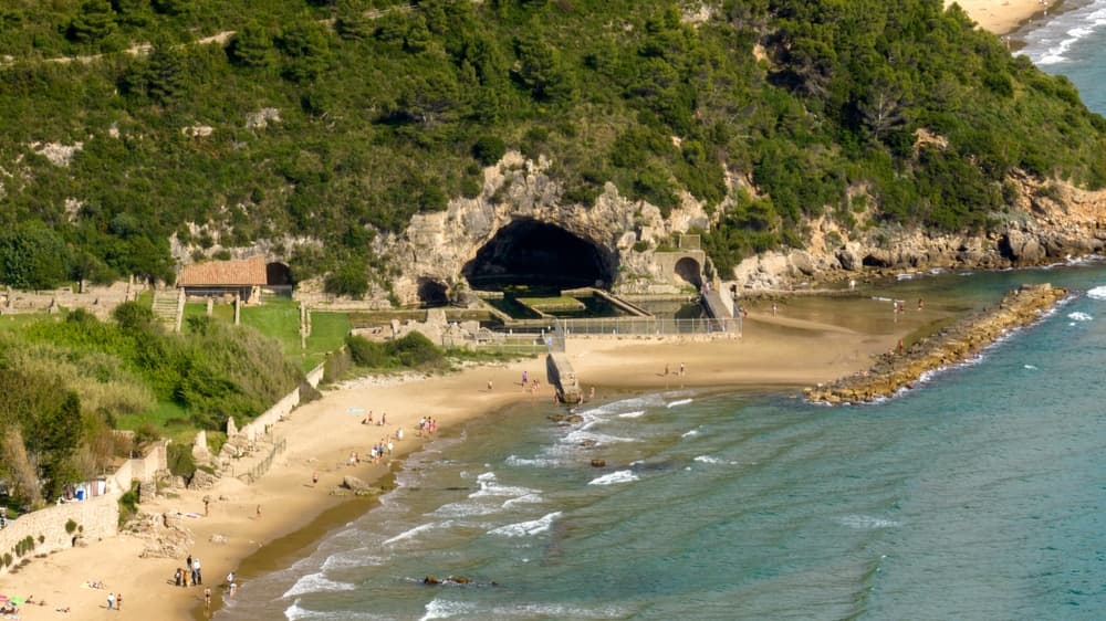 Grotta di Tiberio Sperlonga.jpg