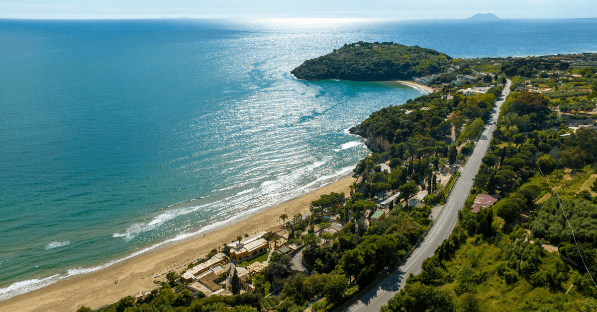 Spiaggia dei 300 Scalini a Gaeta: Guida Completa 2026