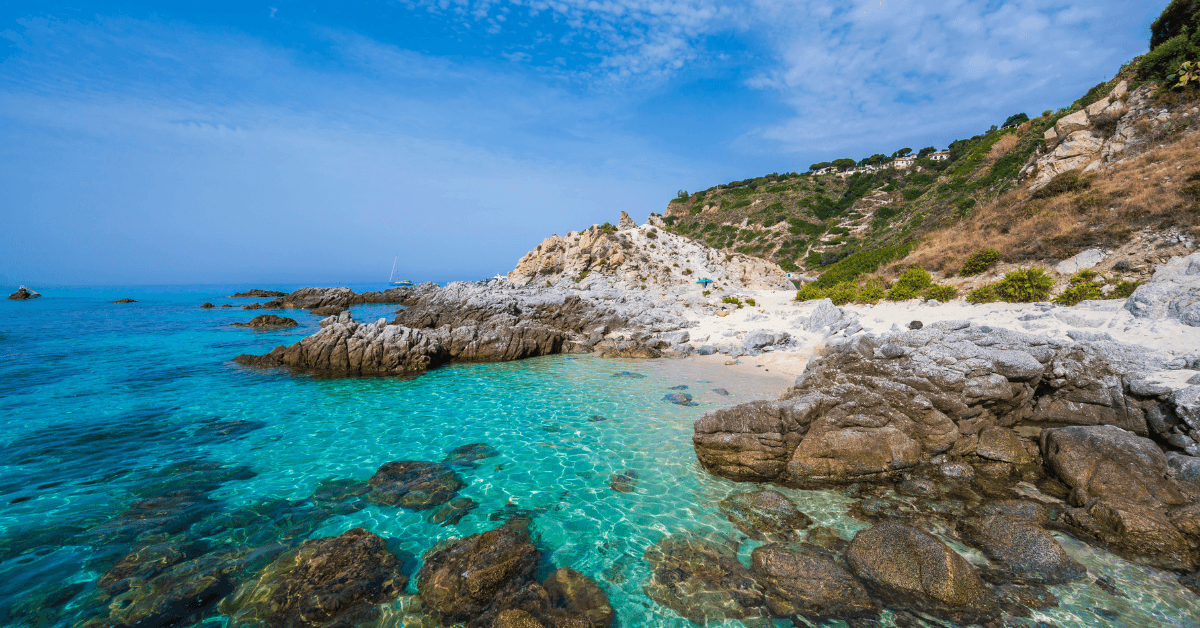 Spiaggia di Grotticelle: Guida Completa 2026