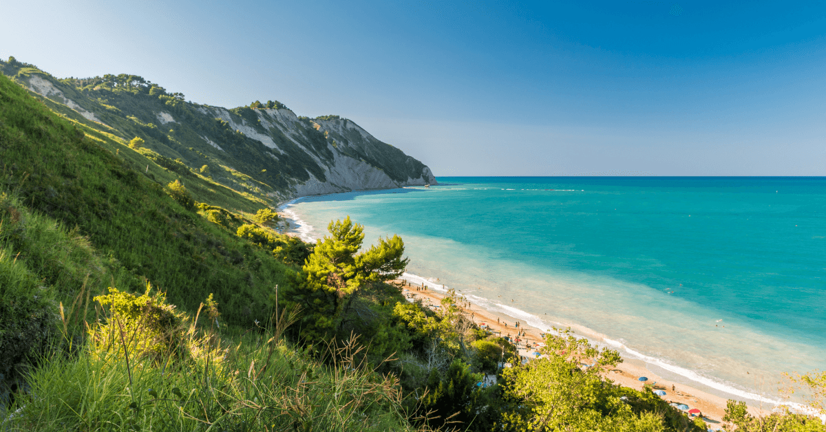 Spiaggia di Mezzavalle: Guida Completa 2026
