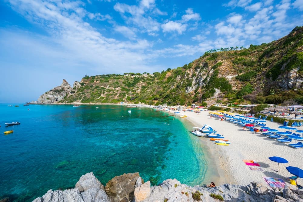 Le Spiagge Più Belle della Calabria: Un Viaggio Tra Paradisi Nascosti e Gemme Iconiche