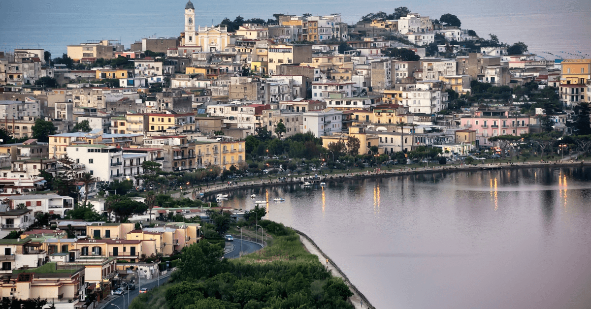 Cosa vedere a Bacoli: 10 posti da non perdere per l'estate 2024