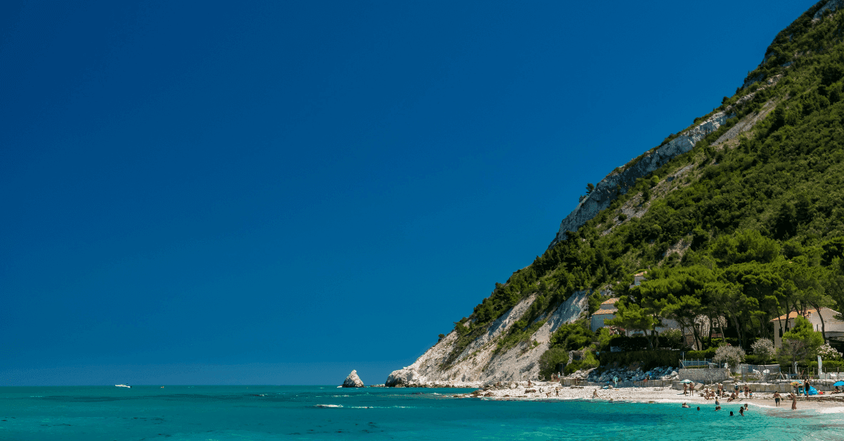 Cosa vedere nelle Marche: 10 posti da non perdere per l'estate 2024