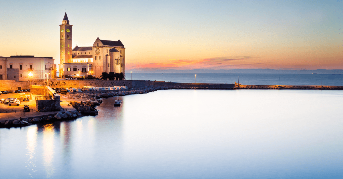 Cosa vedere a Trani: 10 posti da non perdere per l'estate 2024