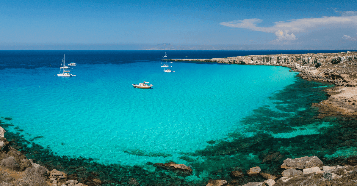 Cala Rossa a Favignana: Perla della Sicilia, tra le più belle d'Italia