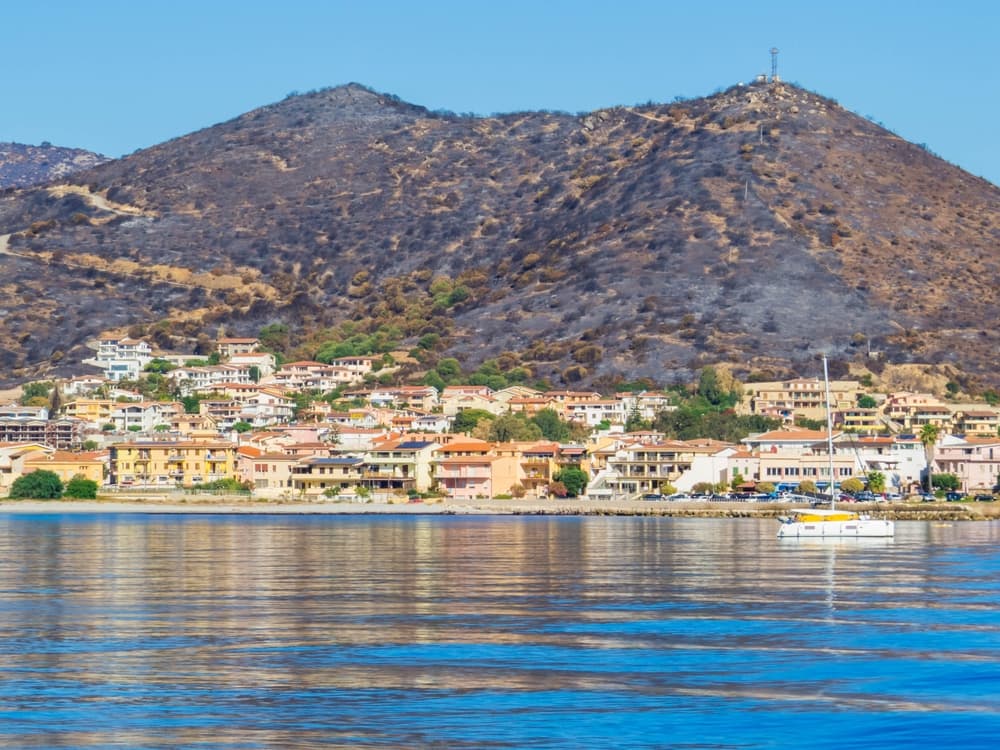 Cosa Vedere a La Caletta: Guida Completa per l'Estate 2026