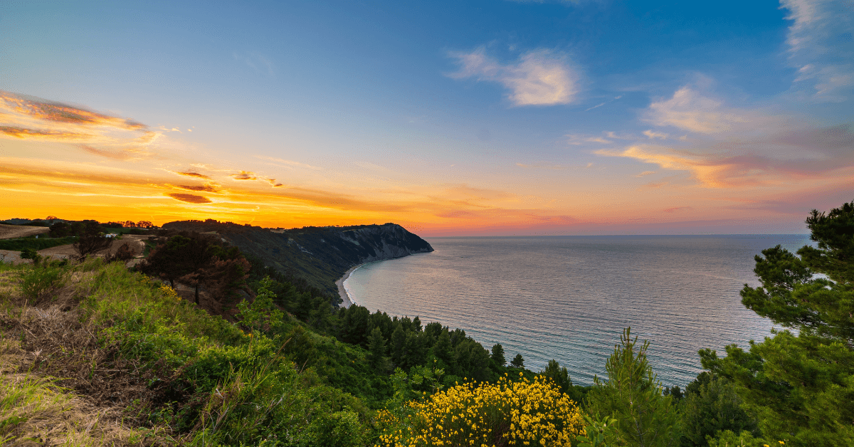 Cosa Vedere nelle Marche 2026: Guida Autentica tra Mare e Borghi