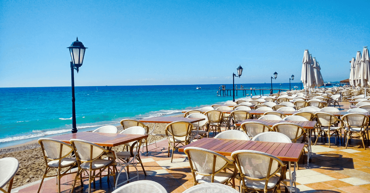 Ristorante in spiaggia: come aprirlo e come gestirlo