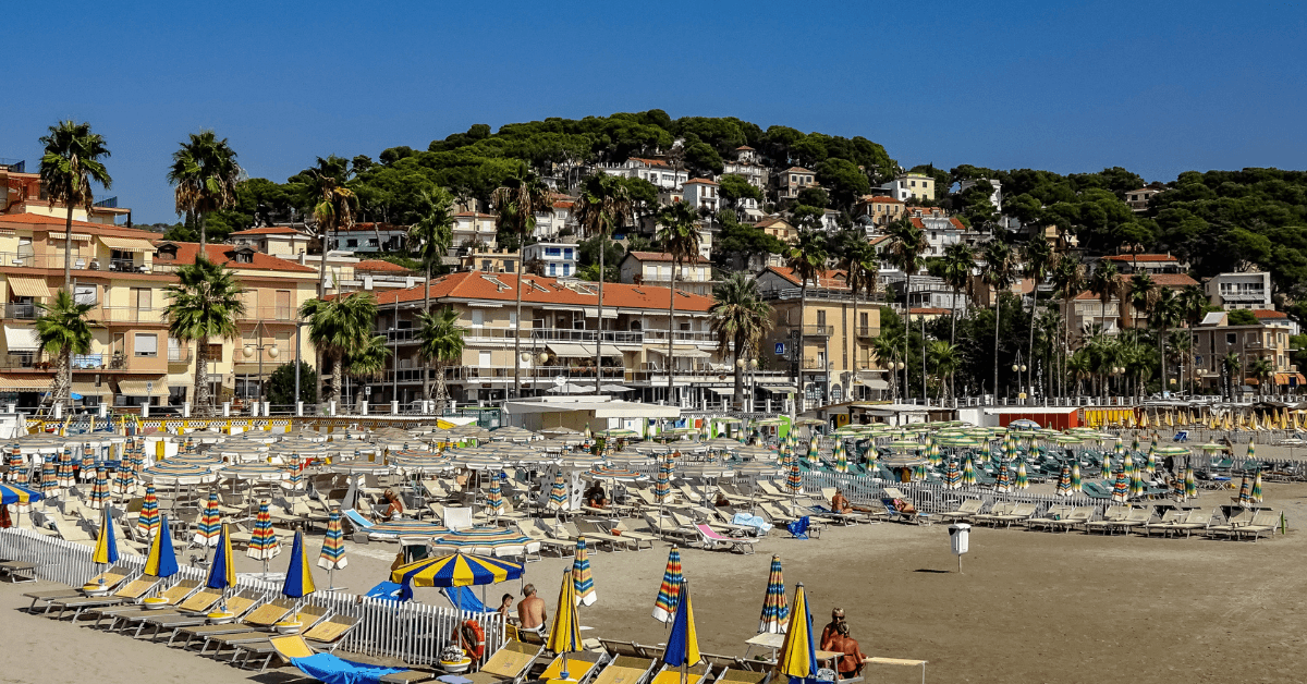 Le Spiagge più Belle di Andora: Guida Completa 2026