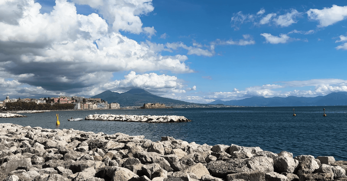Le Spiagge più Belle di Napoli: Guida Completa 2026