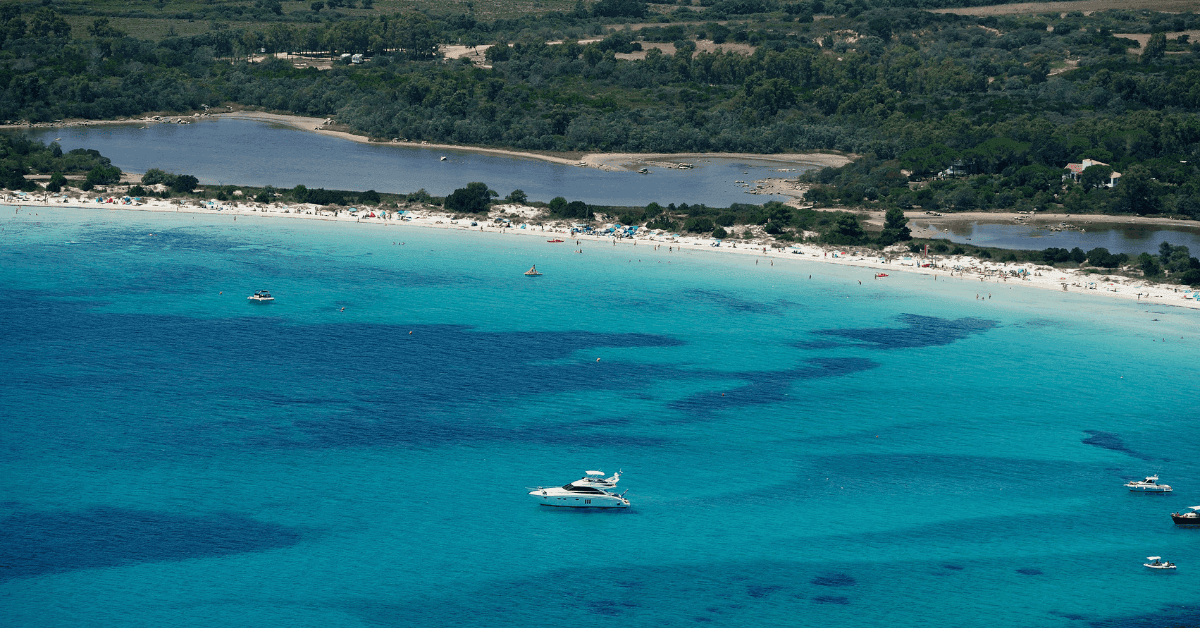 Spiagge a numero chiuso in Sardegna (e altri divieti)