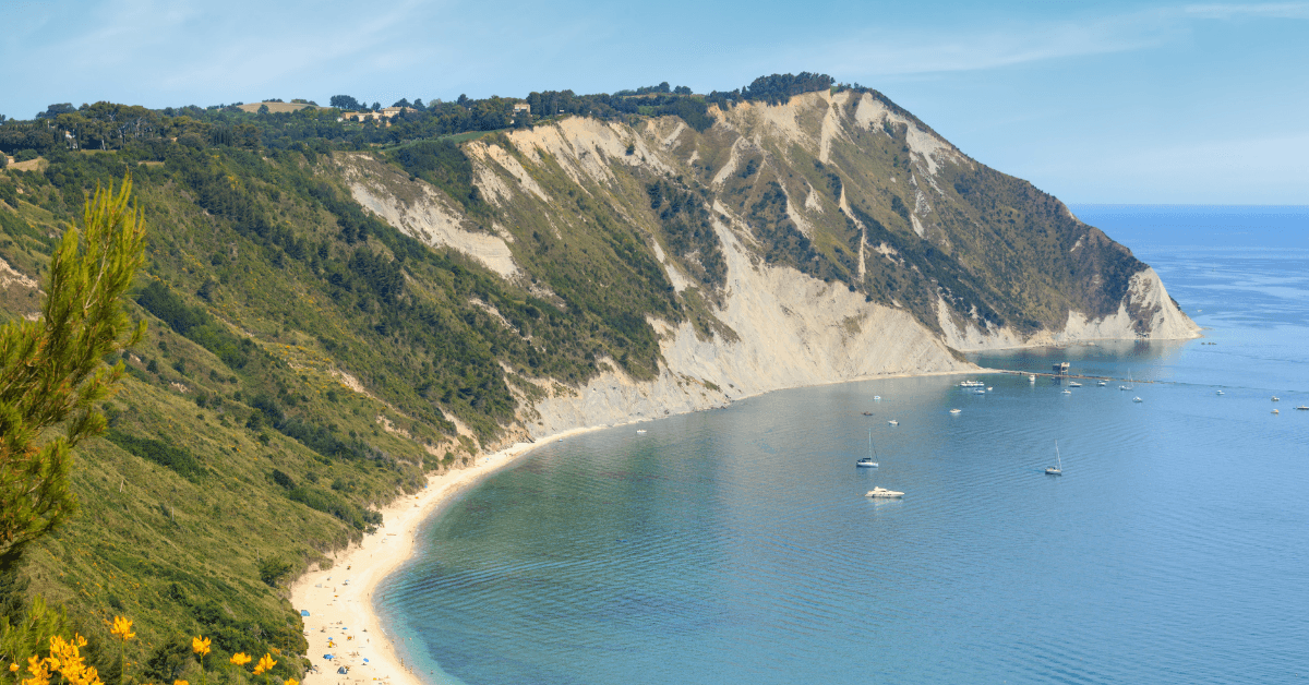 Le Spiagge più Belle di Portonovo: Guida Completa Estate 2026