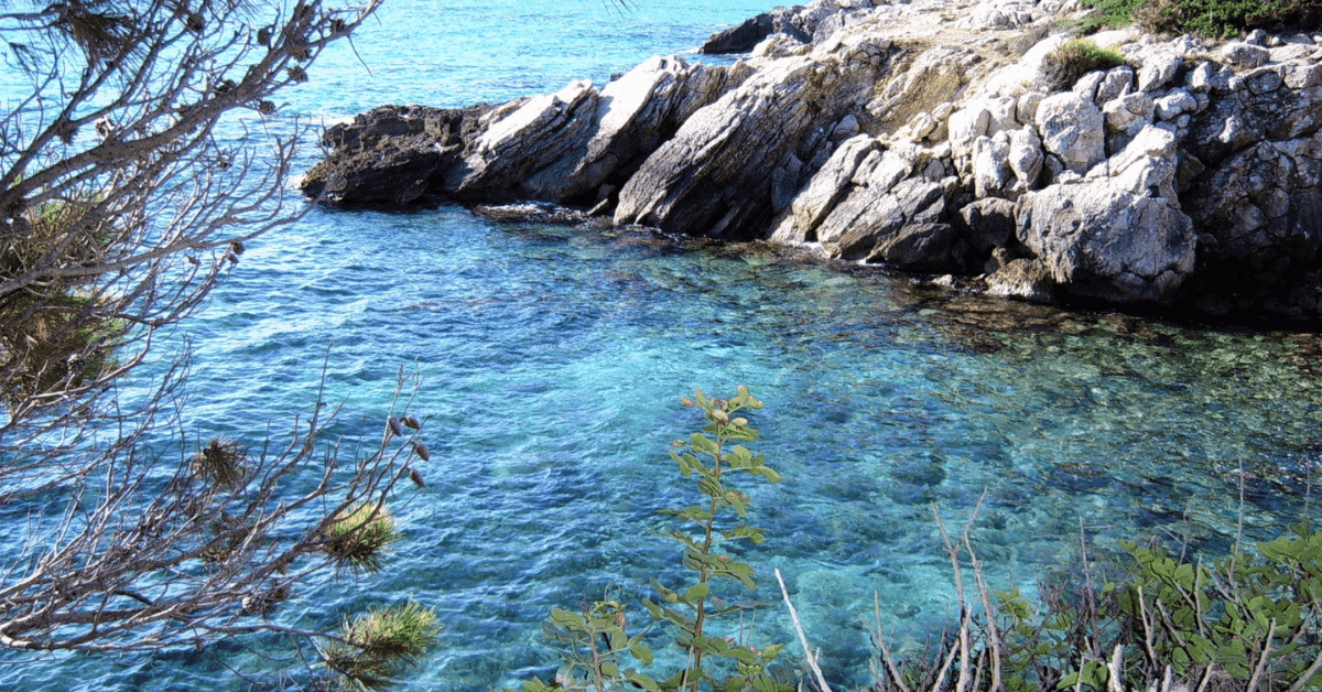 Le migliori spiagge con scogli in Italia