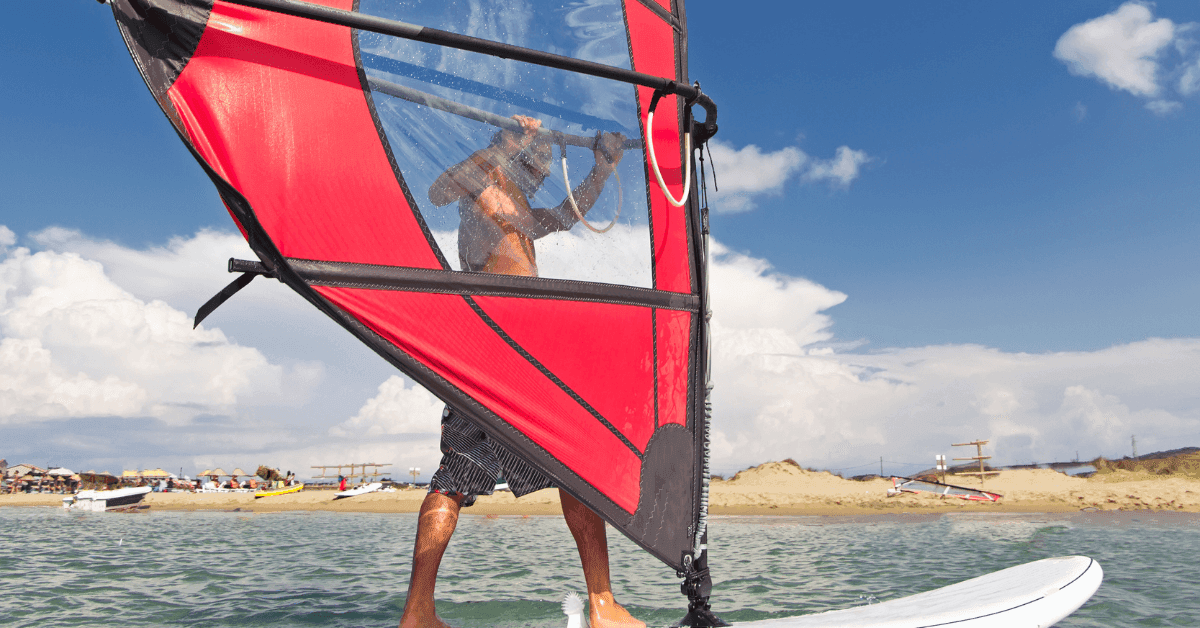 Le migliori spiagge per windsurf in Basilicata: ecco dove cavalcare le onde