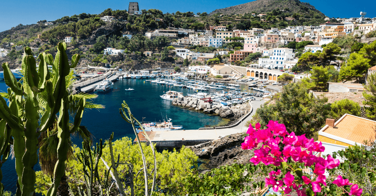 Cosa Vedere a Ustica 2026: Guida Estate tra Mare e Tradizioni