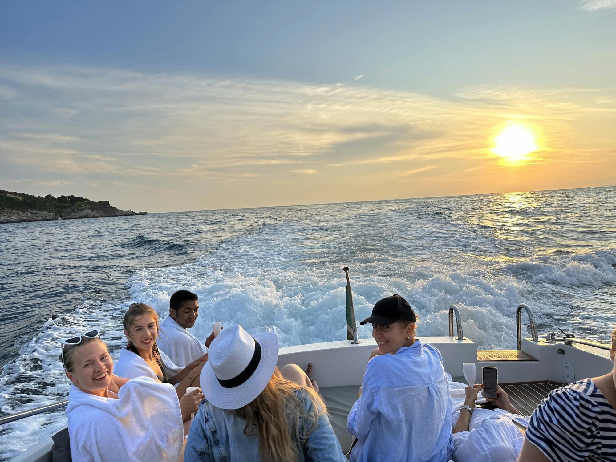 Tour in barca in Costiera Sorrentina con degustazione di limoncello