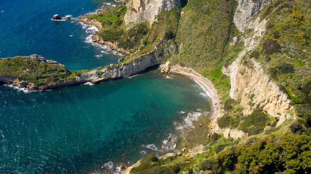 Baia di Trentaremi Napoli.jpg