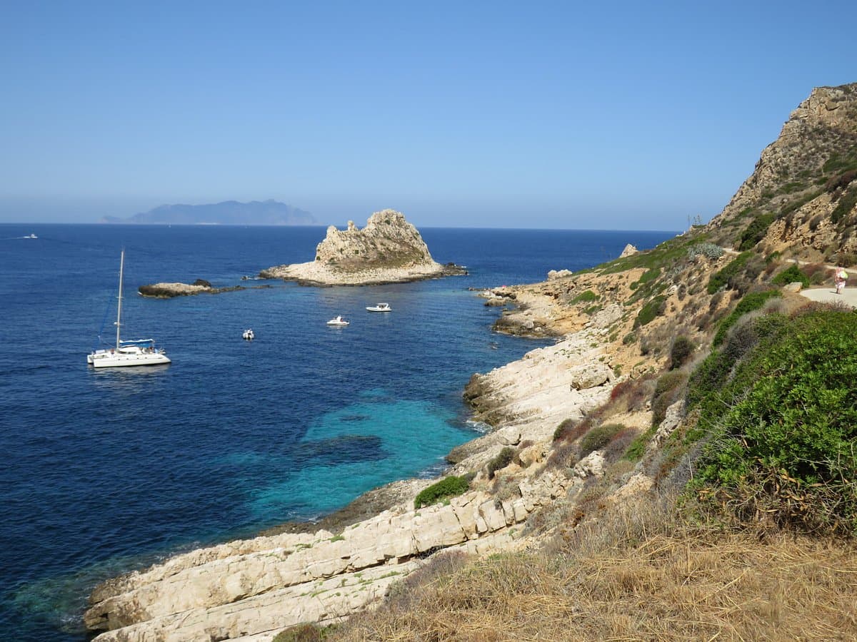 Cala Faraglione Levanzo, comune di Favignana.jpg