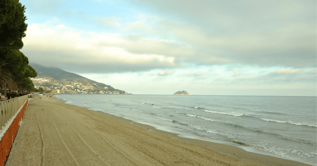 La costa di Alassio, Savona in Liguria