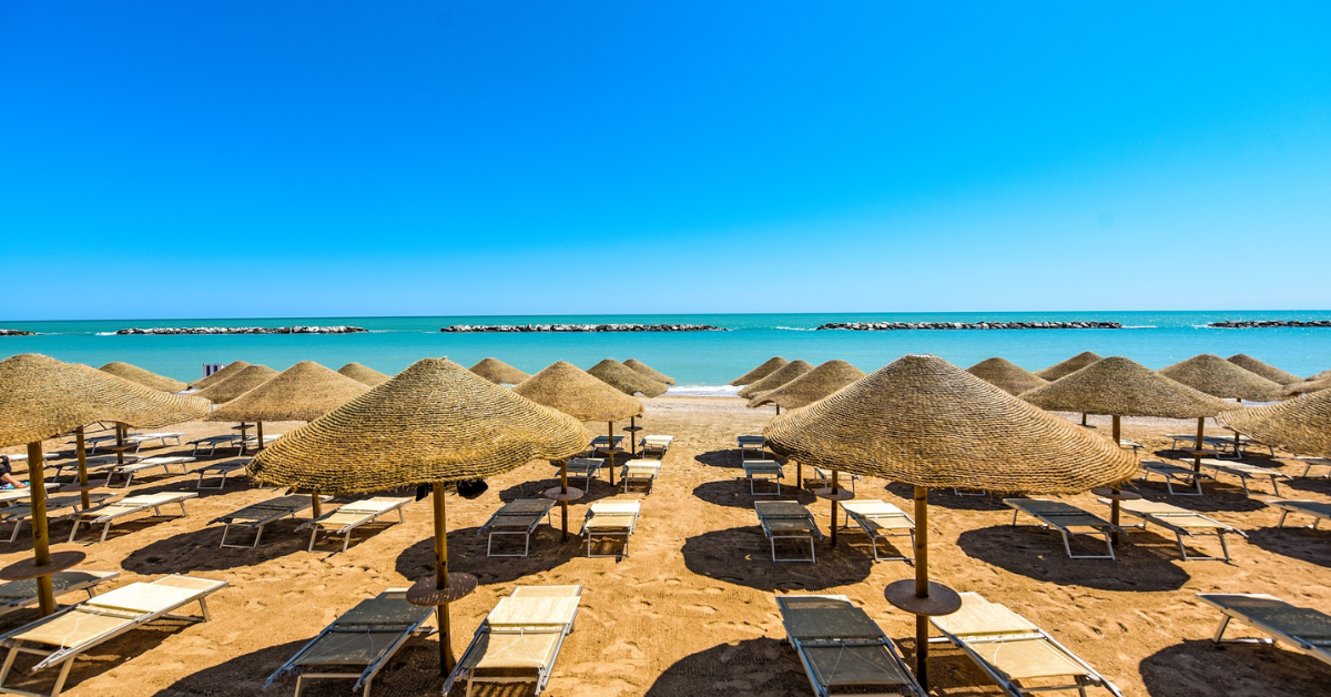 Saint Barth Beach Club di Porto Recanati (Marche) - Best Beach Design 2025